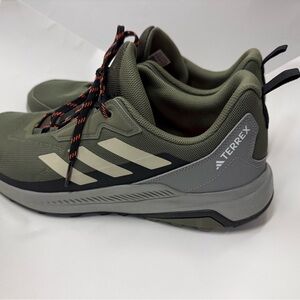 Adidas Terrex Olive and Charcoal Trail Shoes-Like New 🫡🫡🫡